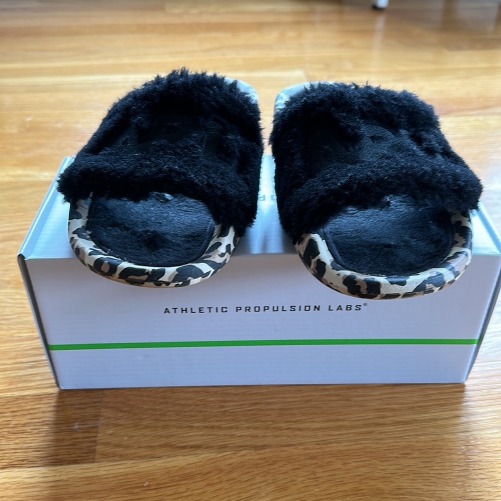 Apl Shearling Slide Size 8 - image 2